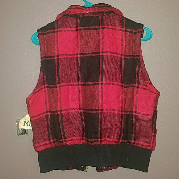 NEW with tags Red and Black plaid vest - Picture 4 of 4